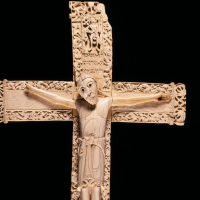 Marfiles románicos y la suntuosa herencia del arte musulmán: el Crucificado de Fernando y doña Sancha